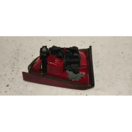 Feu arriere interieur gauche audi a4 8k