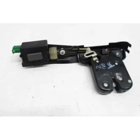 Serrure coffre arriere