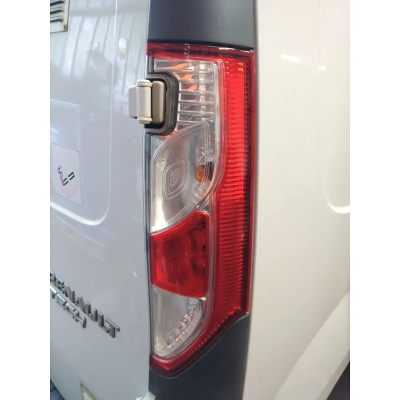 Feu arriere droit renault kangoo
