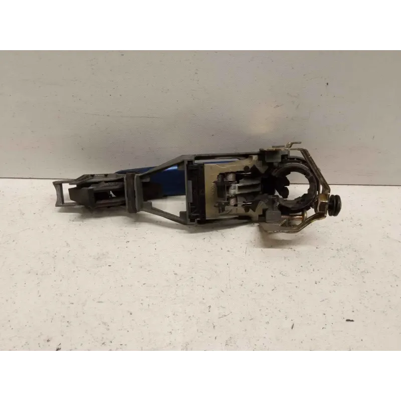 Poignee exterieure porte avant droite