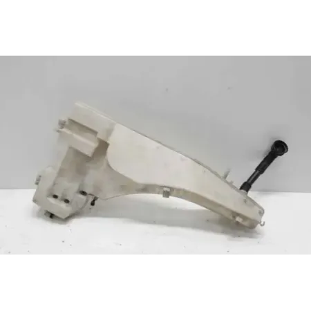 Reservoir lave-glace avant avec lave-phare