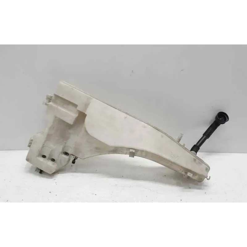 Reservoir lave-glace avant avec lave-phare