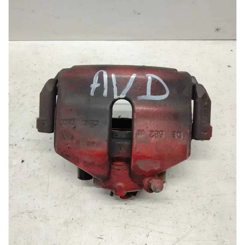 Etrier de frein avant droit volkswagen golf 5 v