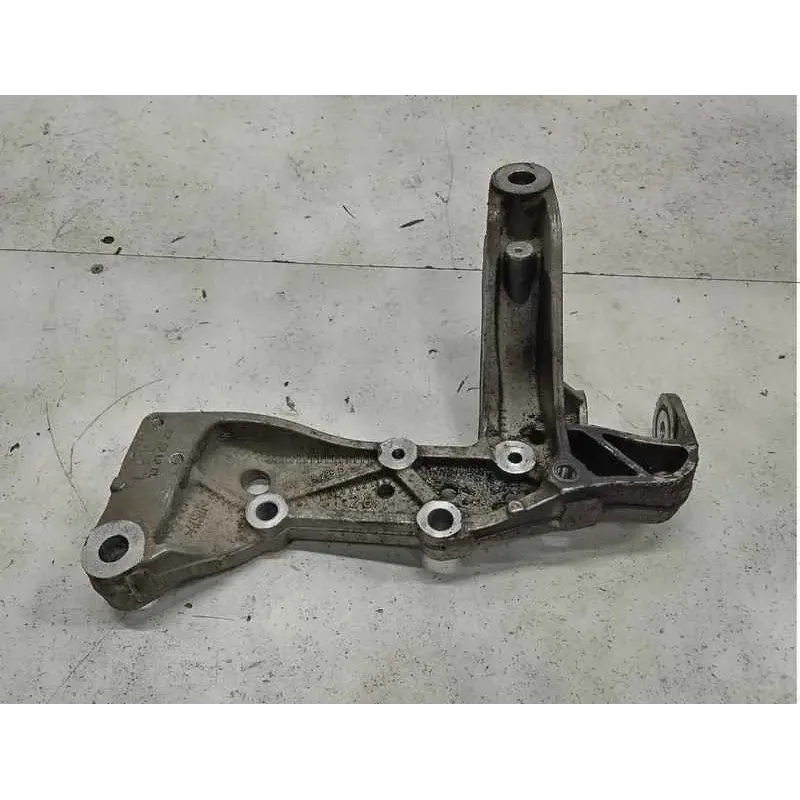 Support triangle inferieur avant gauche volkswagen golf plus