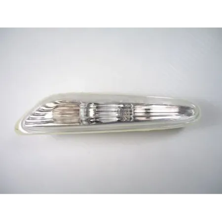 Repetiteur avant gauche