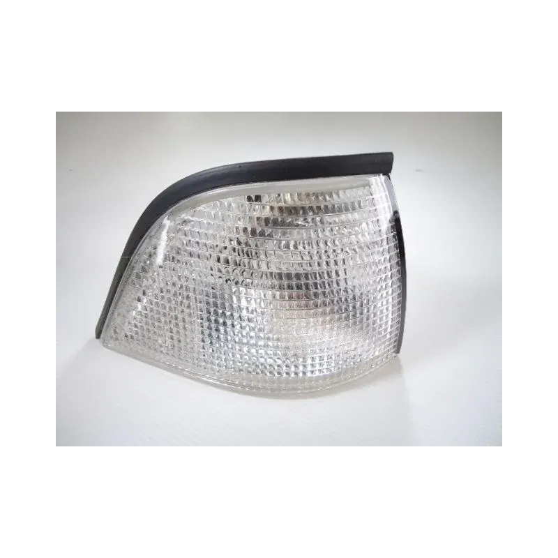 Clignotant avant droit