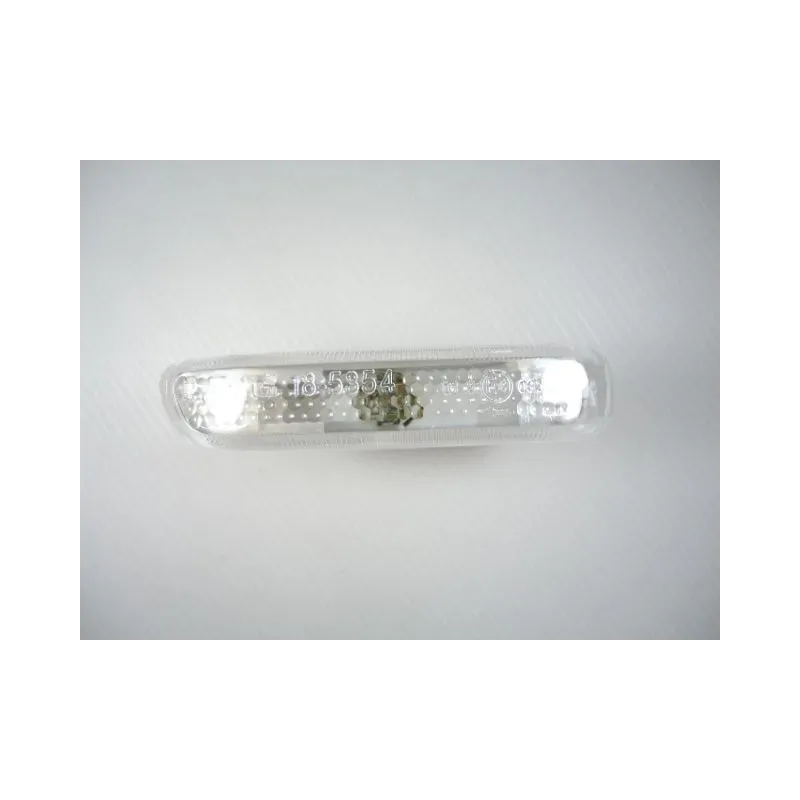 Repetiteur avant gauche