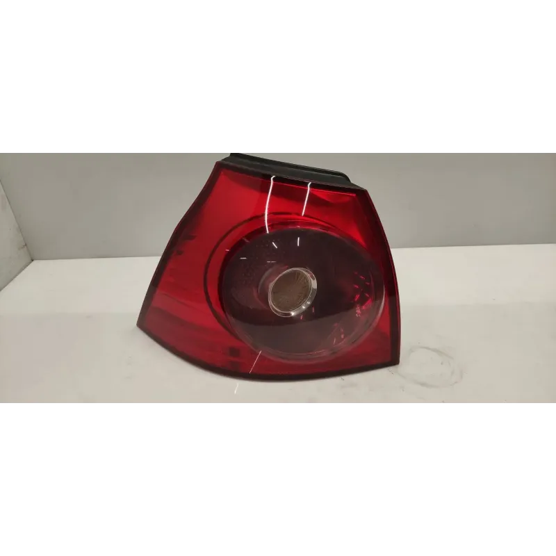 Feu arriere gauche volkswagen golf 5