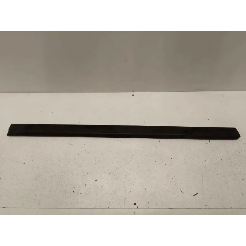 Baguette porte avant droite