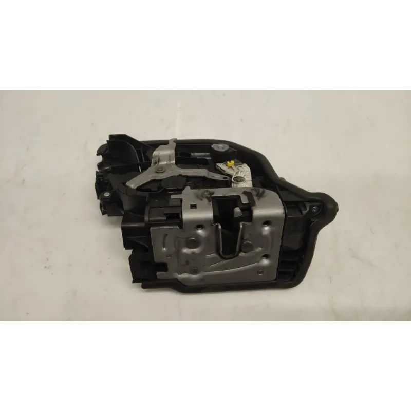 Serrure De Porte Arrière Droite Pour BMW E34 - Référence Probable 1944016.1 - Pièce D'occasion