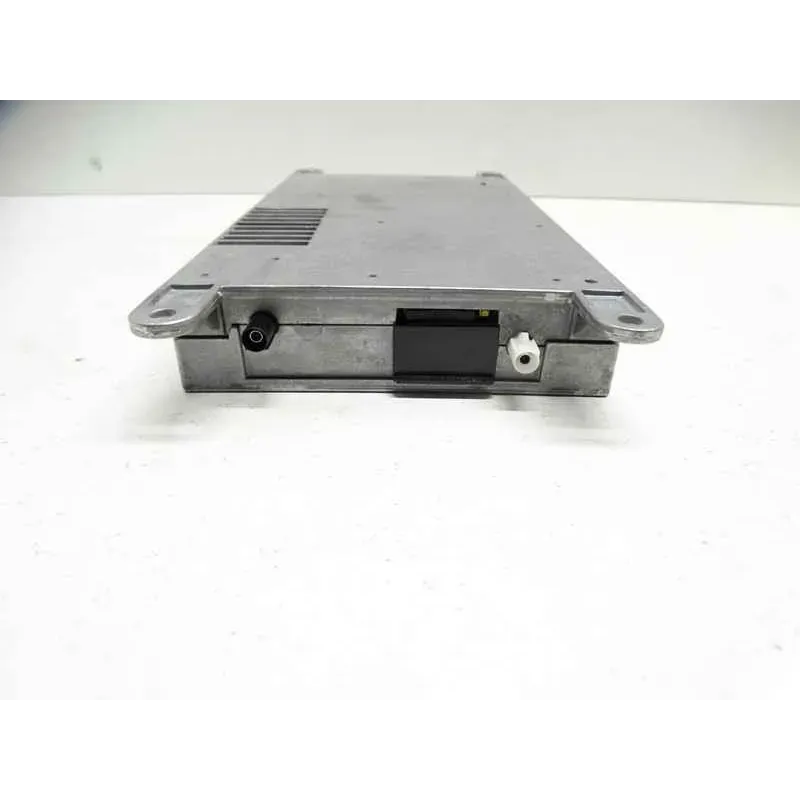 Calculateur telematique multimedia