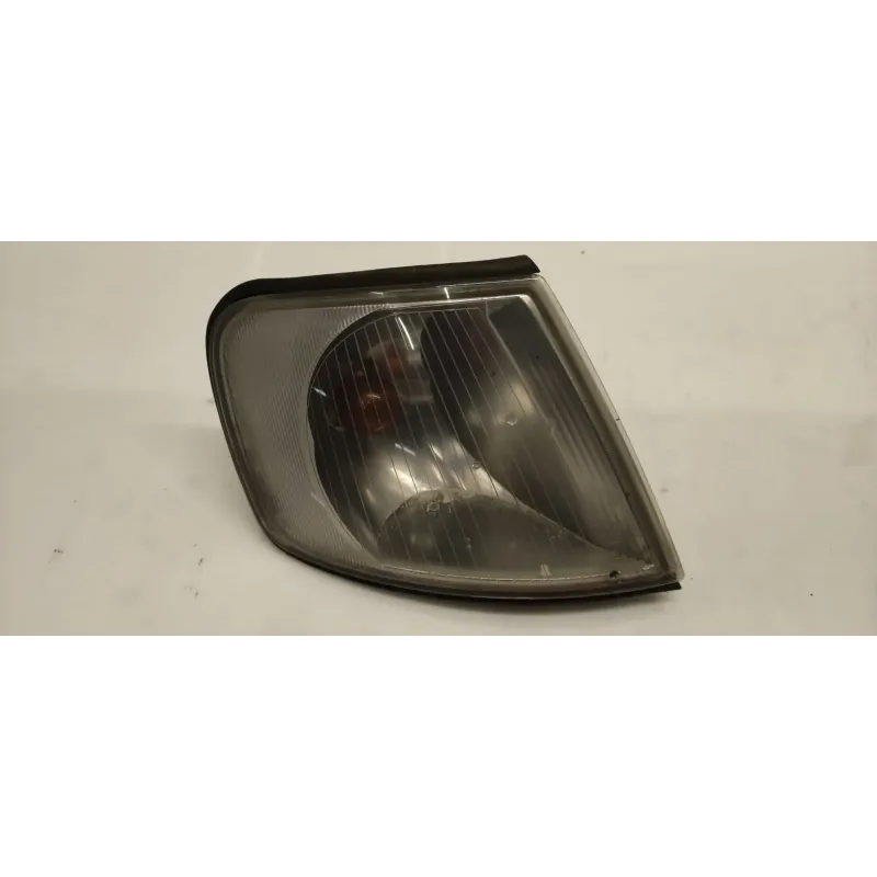 Clignotant avant droit audi a3 8l