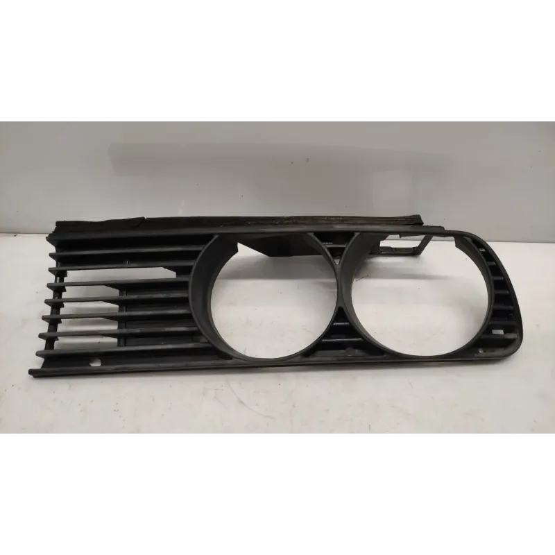 Grille phare gauche bmw serie 3 e30