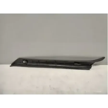 Montant de pare brise avant droit bmw serie 3 e30