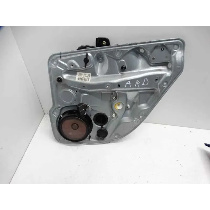Leve-vitre arriere droit volkswagen golf 4 iv