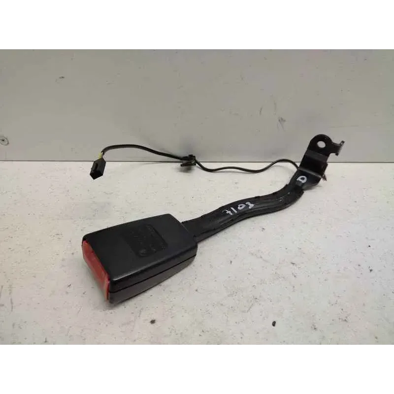 Ancrage ceinture avant droit volkswagen golf 5 v