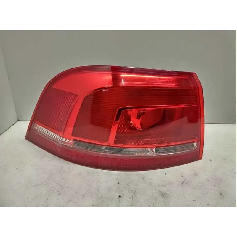 Feu arriere gauche volkswagen passat 36 b7