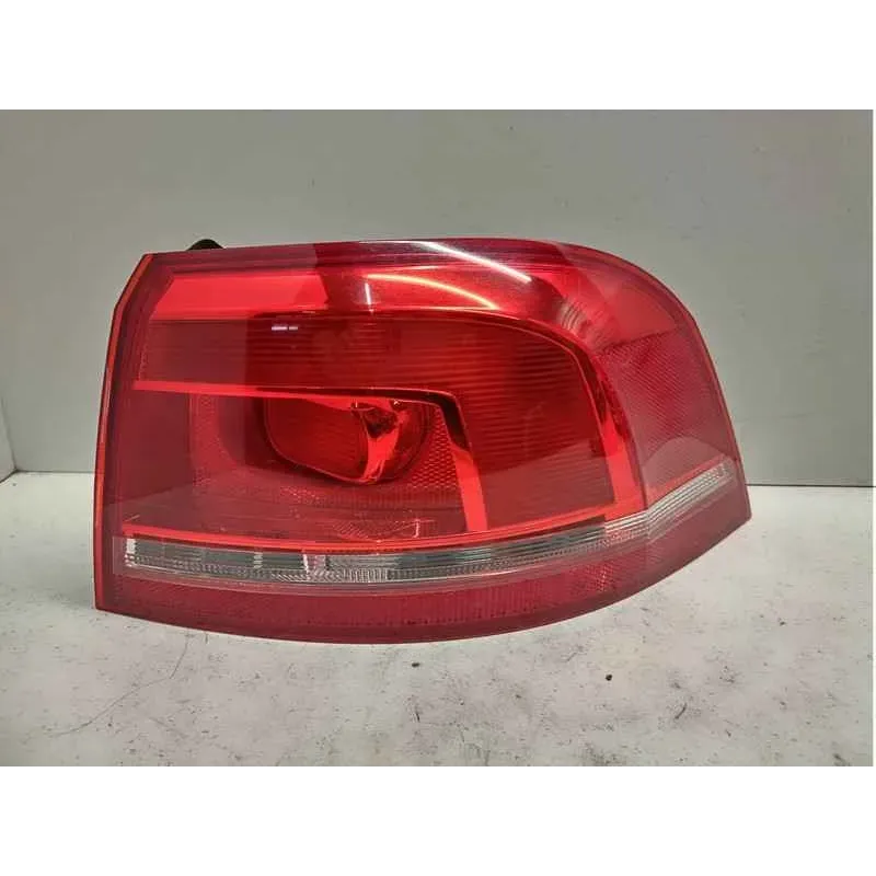 Feu arriere droit volkswagen passat 36 b7