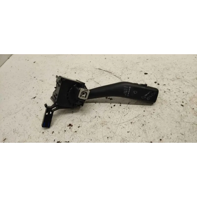 Commodo essuie glace volkswagen golf 5 v