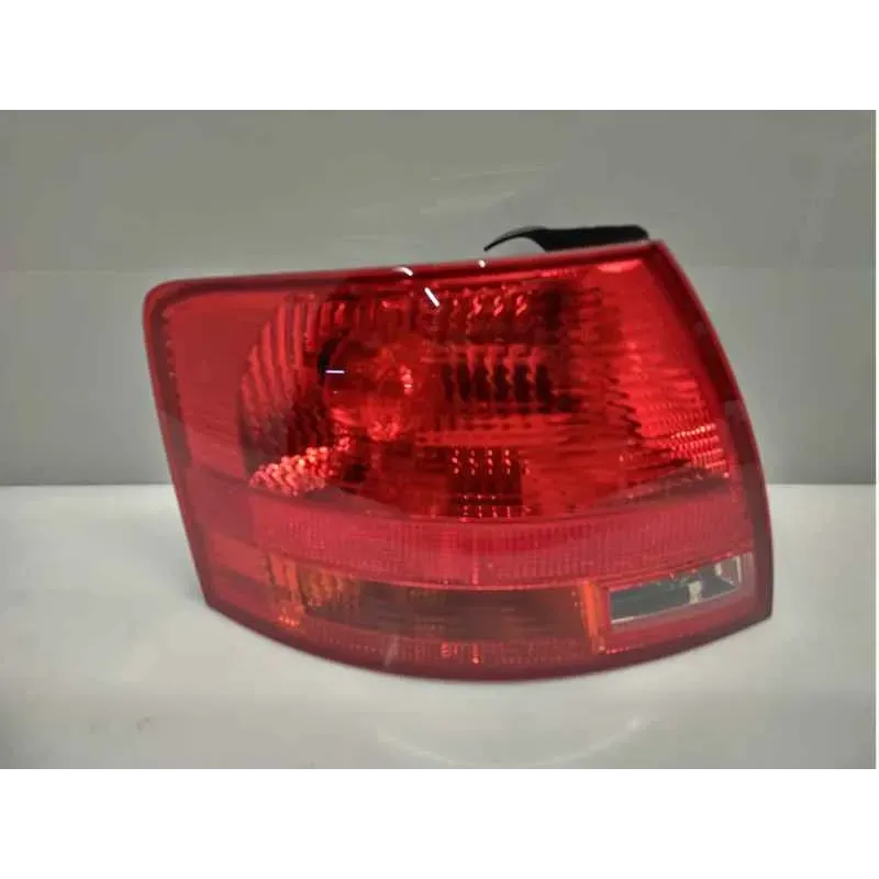 Feu arriere gauche audi a4 8e b6/b7
