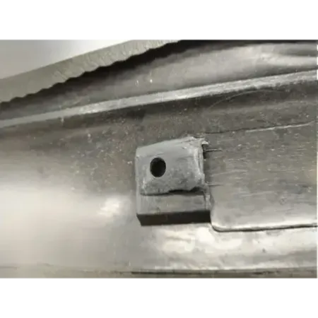 Montant de pare brise avant gauche bmw serie 3 e30