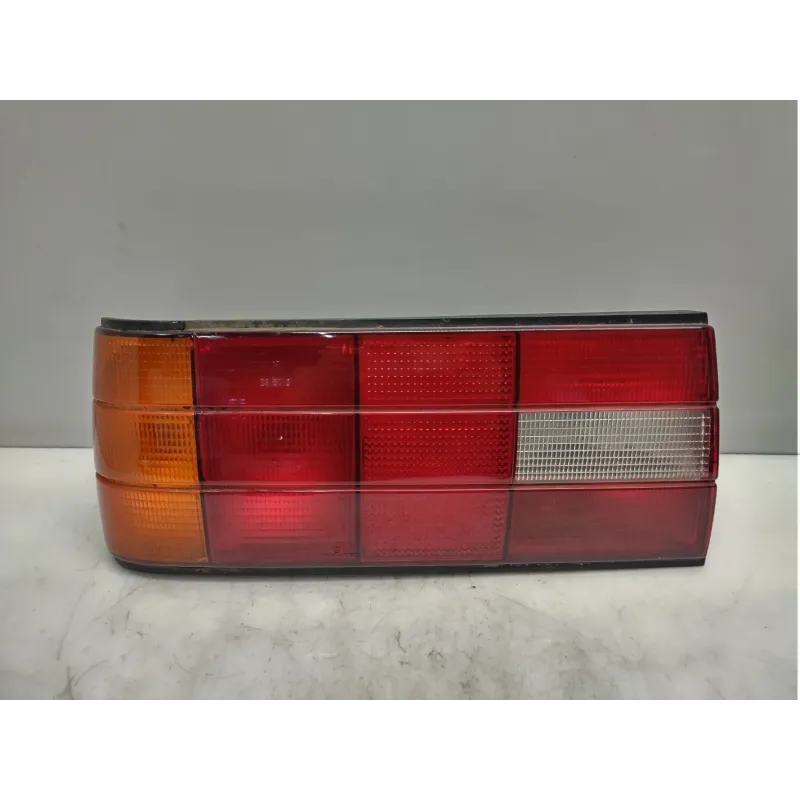 Feu arriere gauche bmw serie 3 e30