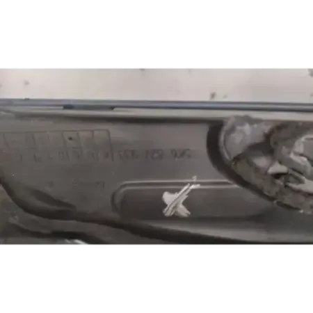 Becquet malle hayon coffre volkswagen golf 6