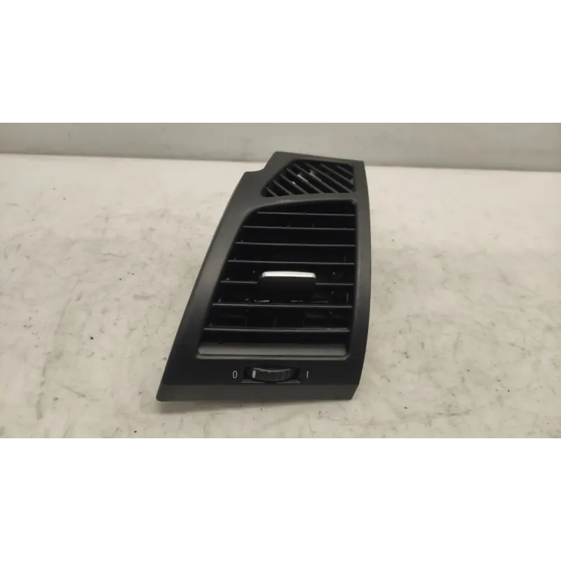 Grille aeration avant gauche bmw serie 1 e87/e81