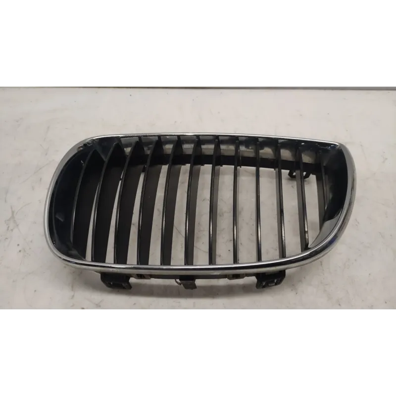Calandre gauche bmw serie 1 e87/e81