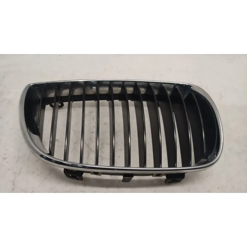 Calandre droit bmw serie 1 e87/e81