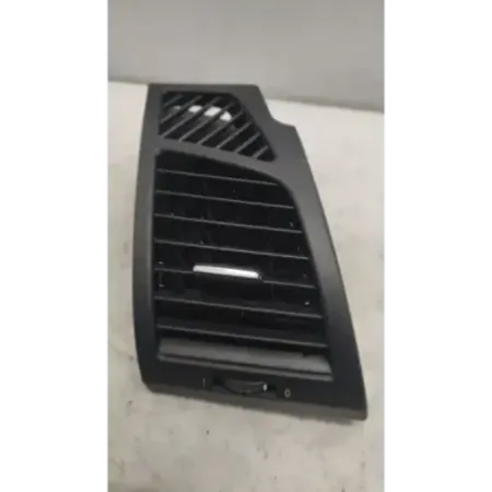 Grille aeration avant droite bmw serie 1 e87/e81
