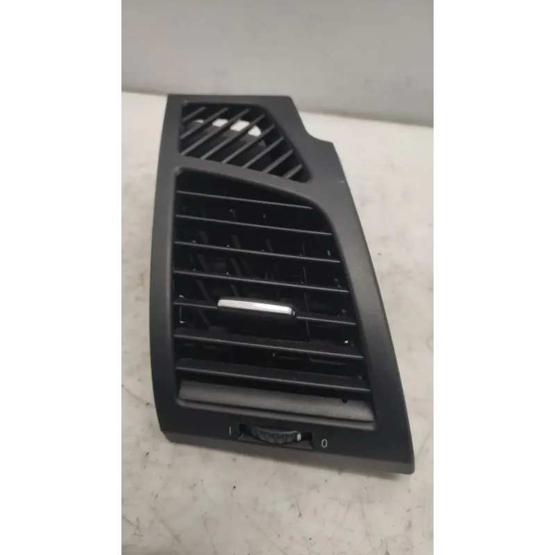 Grille aeration avant droite bmw serie 1 e87/e81