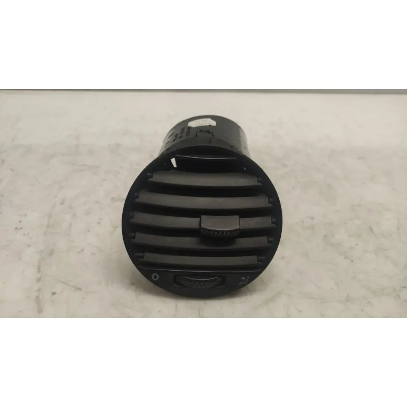 Grille aeration avant droite volkswagen newbeetle