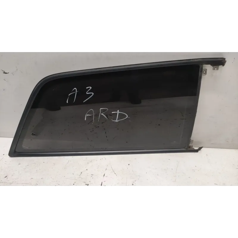 Glace custode droit audi a3 8l