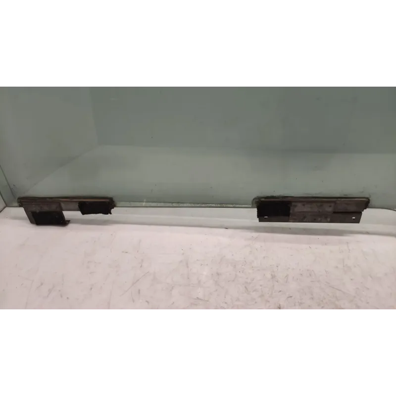 Glace porte avant gauche volkswagen golf 1 i