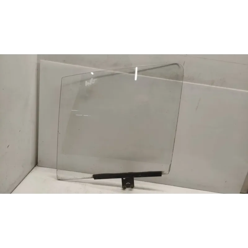 Glace porte avant gauche volkswagen golf 1 i