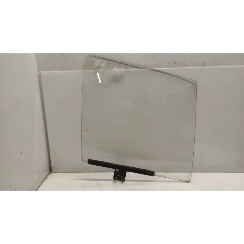 Glace porte avant droite volkswagen golf 1 i