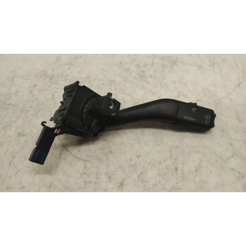 Commodo essuie glace volkswagen golf 5 v