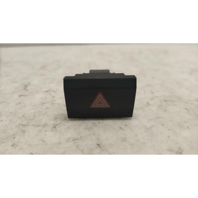 Bouton de warning audi a3 8p