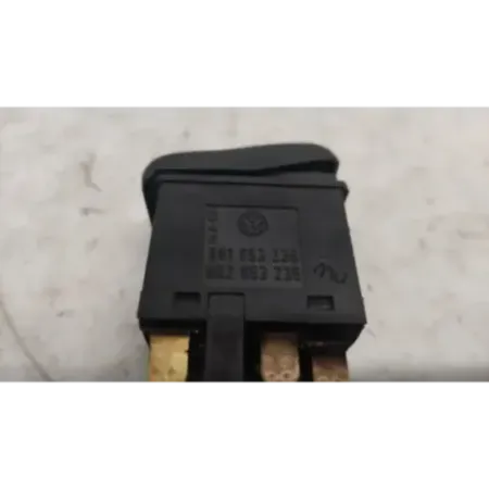 Bouton de warning volkswagen polo 6n iii