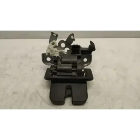 Serrure coffre arriere audi a3 8v