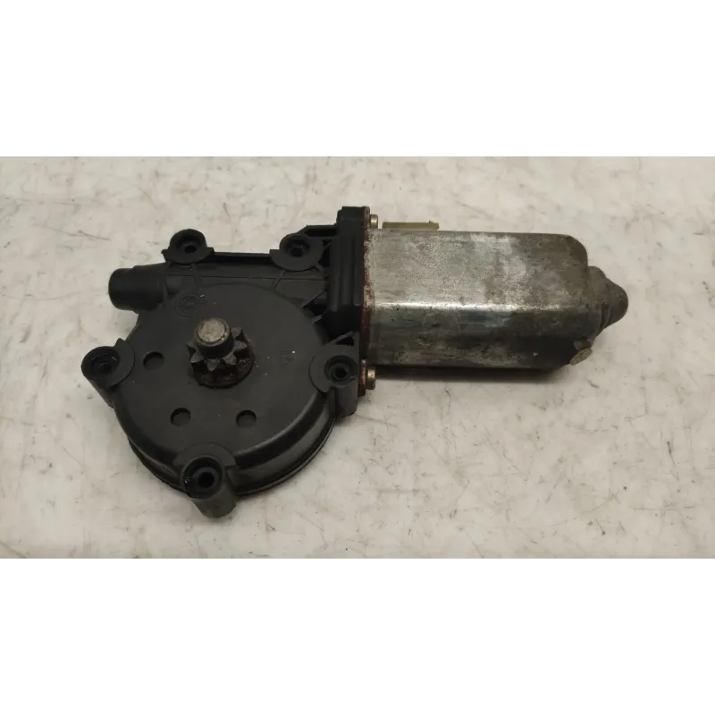 Moteur leve-glace avant droit bmw serie 7 e32