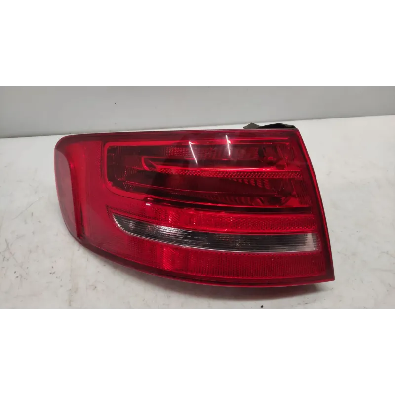 Feu arriere gauche audi a4 8k