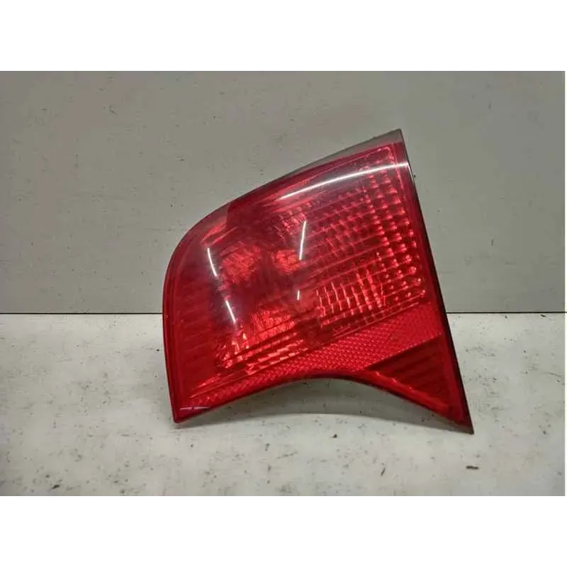 Feu arriere interieur droit audi a4 8e b6/b7