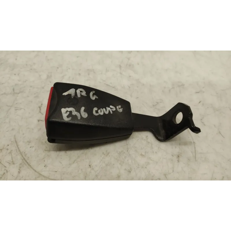 Ancrage ceinture arriere gauche bmw serie 3 e36