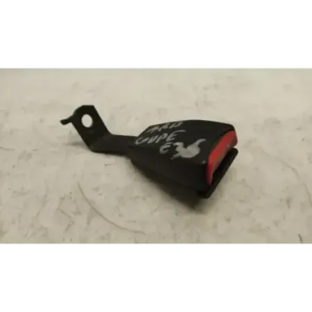 Ancrage ceinture arriere droit bmw serie 3 e36