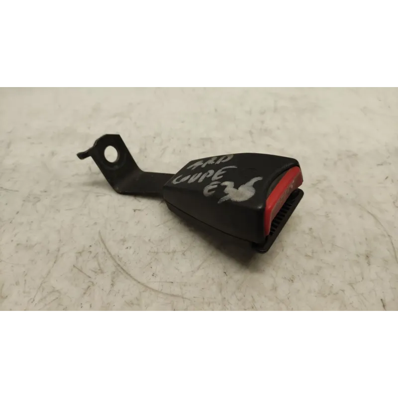 Ancrage ceinture arriere droit bmw serie 3 e36