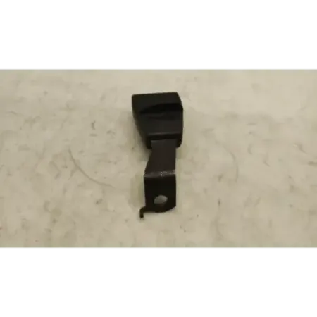 Ancrage ceinture arriere droit bmw serie 3 e36