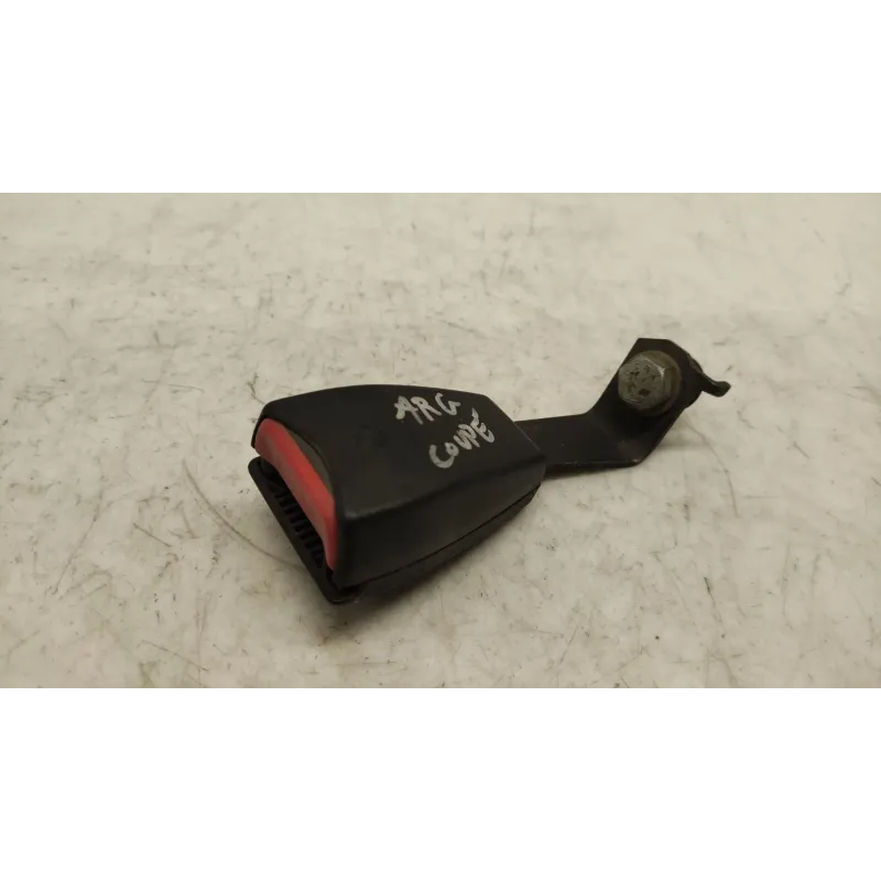 Ancrage ceinture arriere gauche bmw serie 3 e36