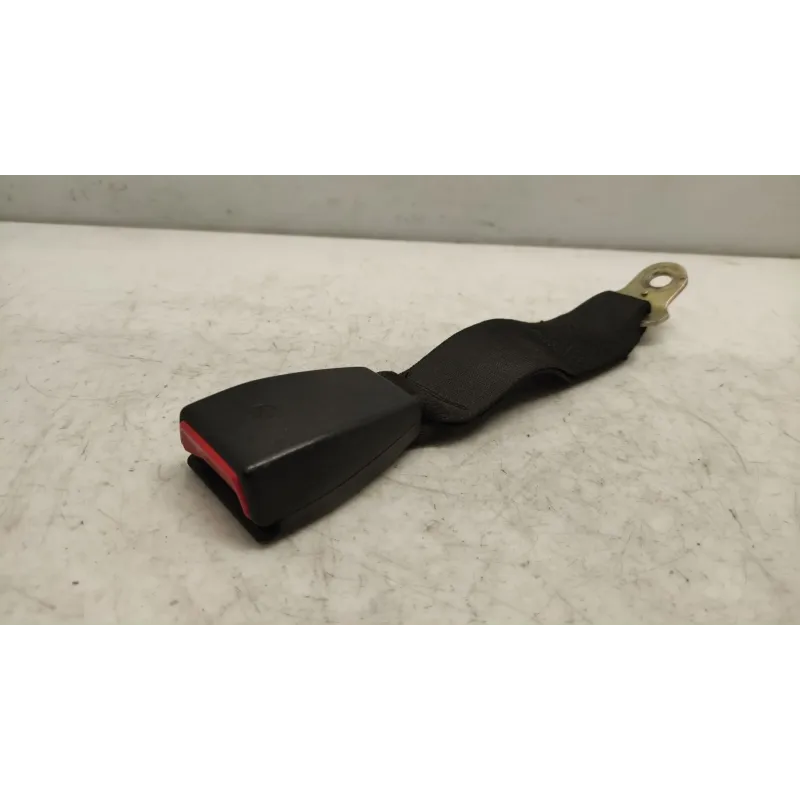 Ancrage ceinture arriere gauche et centrale bmw serie 3 e36